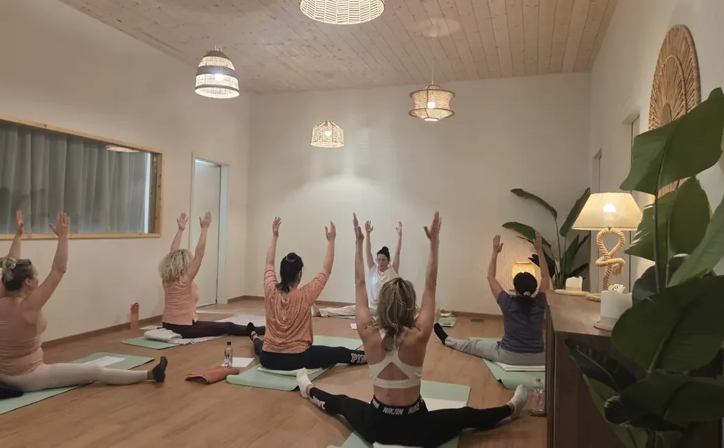 Lezione di Kundalini Yoga di gruppo